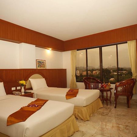 Boon Siam Hotel Krabi Bagian luar foto
